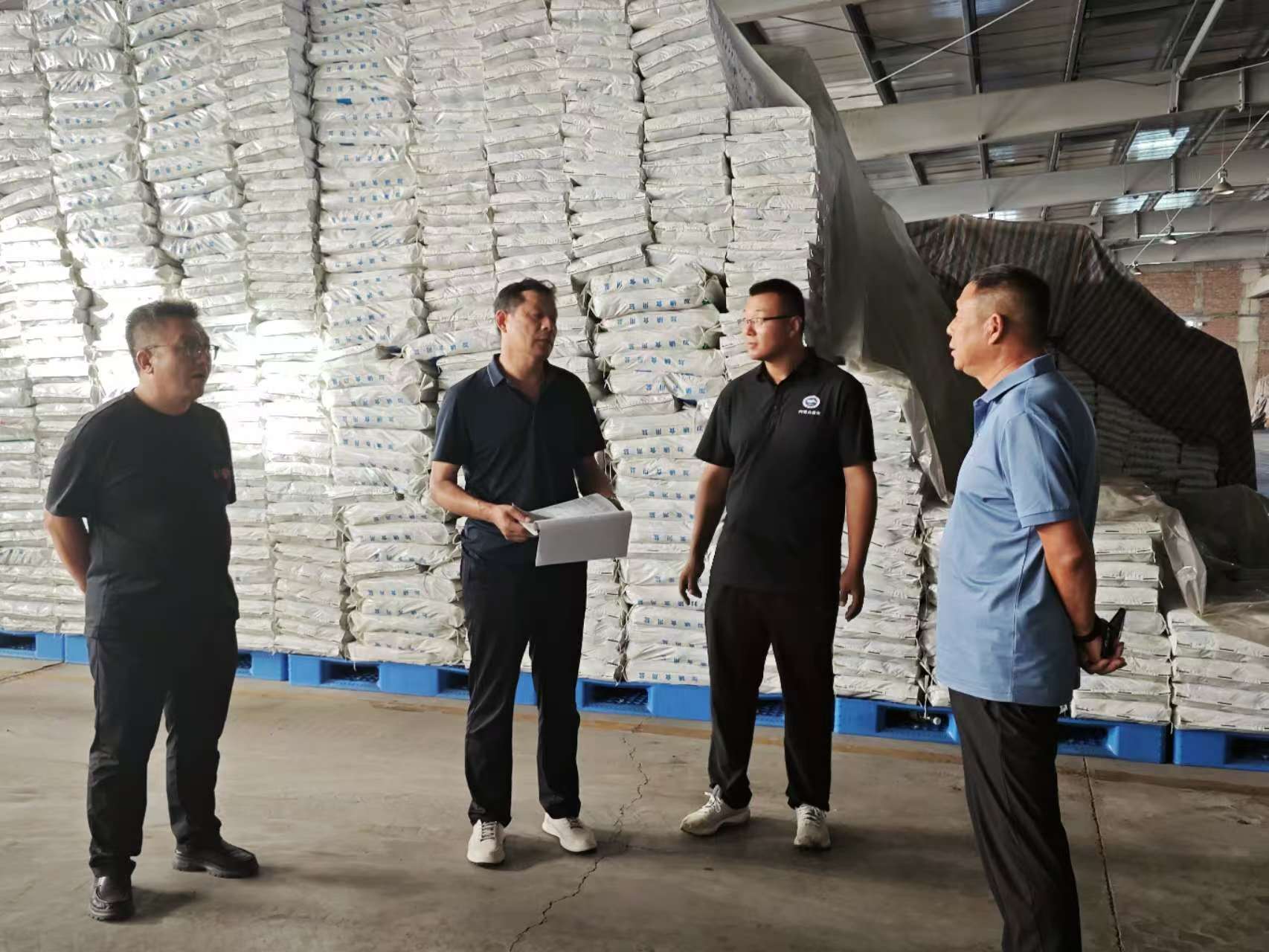 筑牢食鹽安全防線 盟工信局、盟公安、盟市場(chǎng)到額鹽公司 開展聯(lián)合監(jiān)督檢查