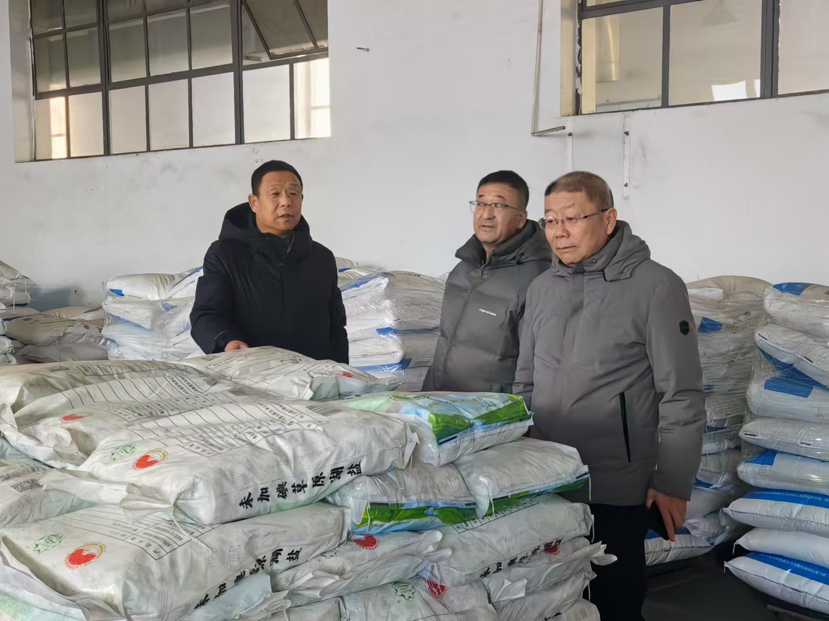 錫盟鹽業(yè)公司、額鹽公司聯(lián)合對(duì)張家口經(jīng)營(yíng)部進(jìn)行市場(chǎng)調(diào)研和年度經(jīng)營(yíng)考核